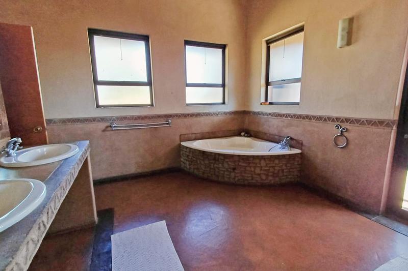 5 Bedroom Property for Sale in Vaalkop Dam North West